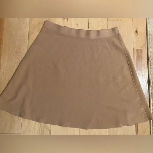 Liz Claiborne size 1X Plus size tan skirt in excellent condition. - Picture 7 of 9